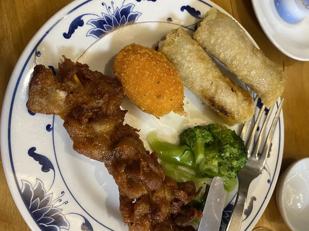 Nems Au Poulet Et Brochettes de Poulet